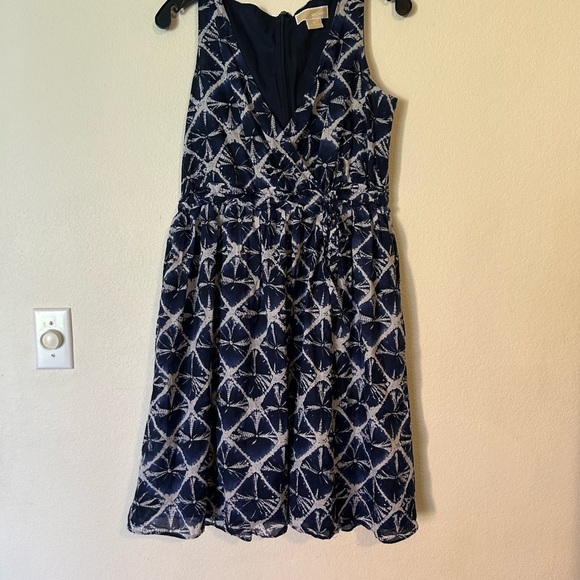 Michael Kor's Blue Abstract Print Fit And Flare Faix Wrap Stretchy Waist Size 8 - Picture 1 of 12